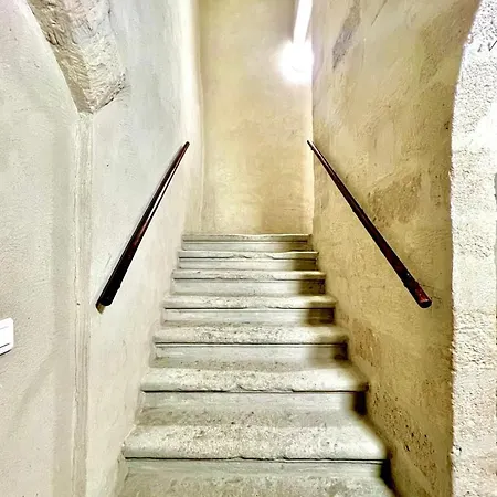 Apartment Le 100 Uzes, Charme En