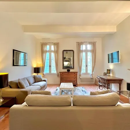 Le 100 Uzes, Charme En Apartment Uzes