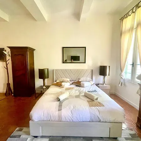 Le 100% Uzes, Charme En Plein Centre Historique Uzès