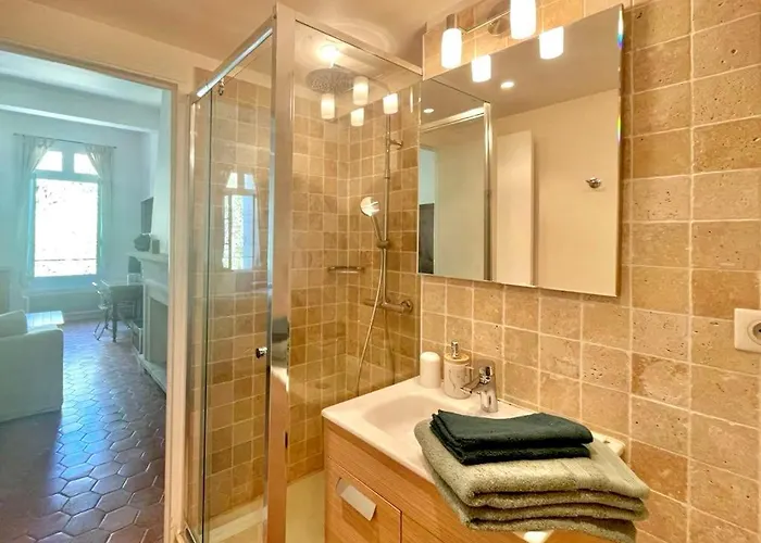 Le 100% Uzes, Charme En Plein Centre Historique Apartamento *