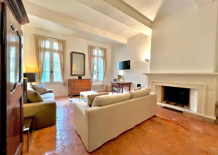Le 100% Uzes, Charme En Plein Centre Historique Apartamento *