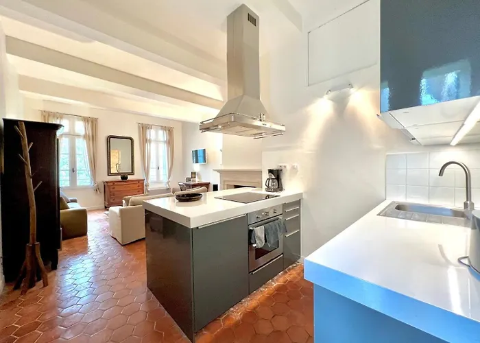 Le 100% Uzes, Charme En Plein Centre Historique Apartamento